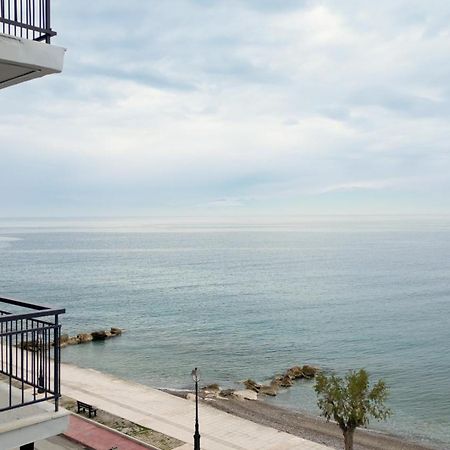 Riviera Hotel Xylokastro Bagian luar foto