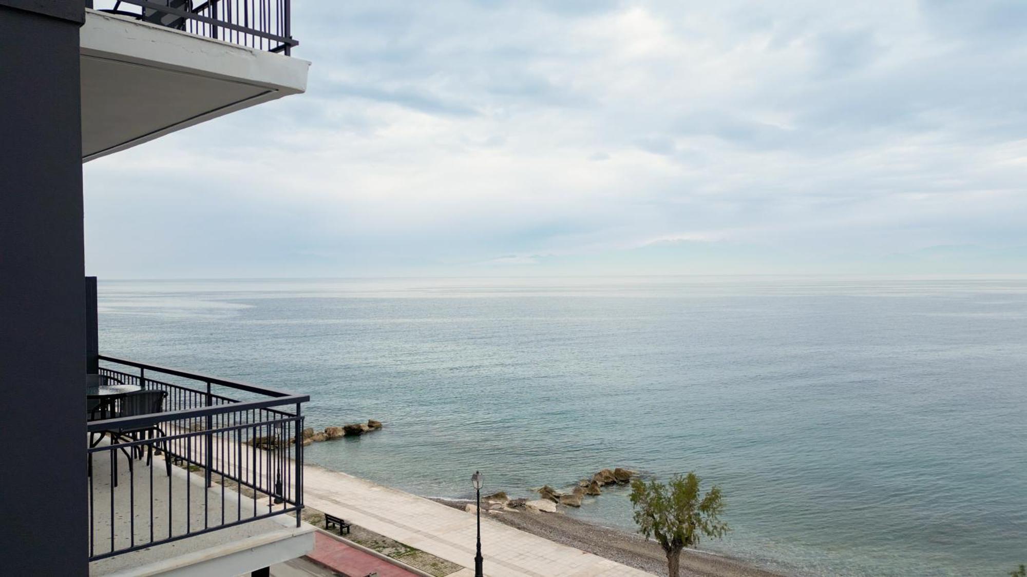 Riviera Hotel Xylokastro Bagian luar foto